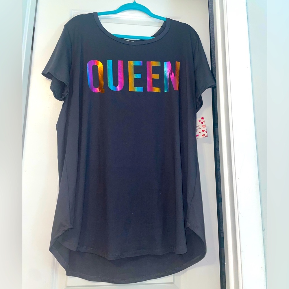 Gray QUEEN shirt